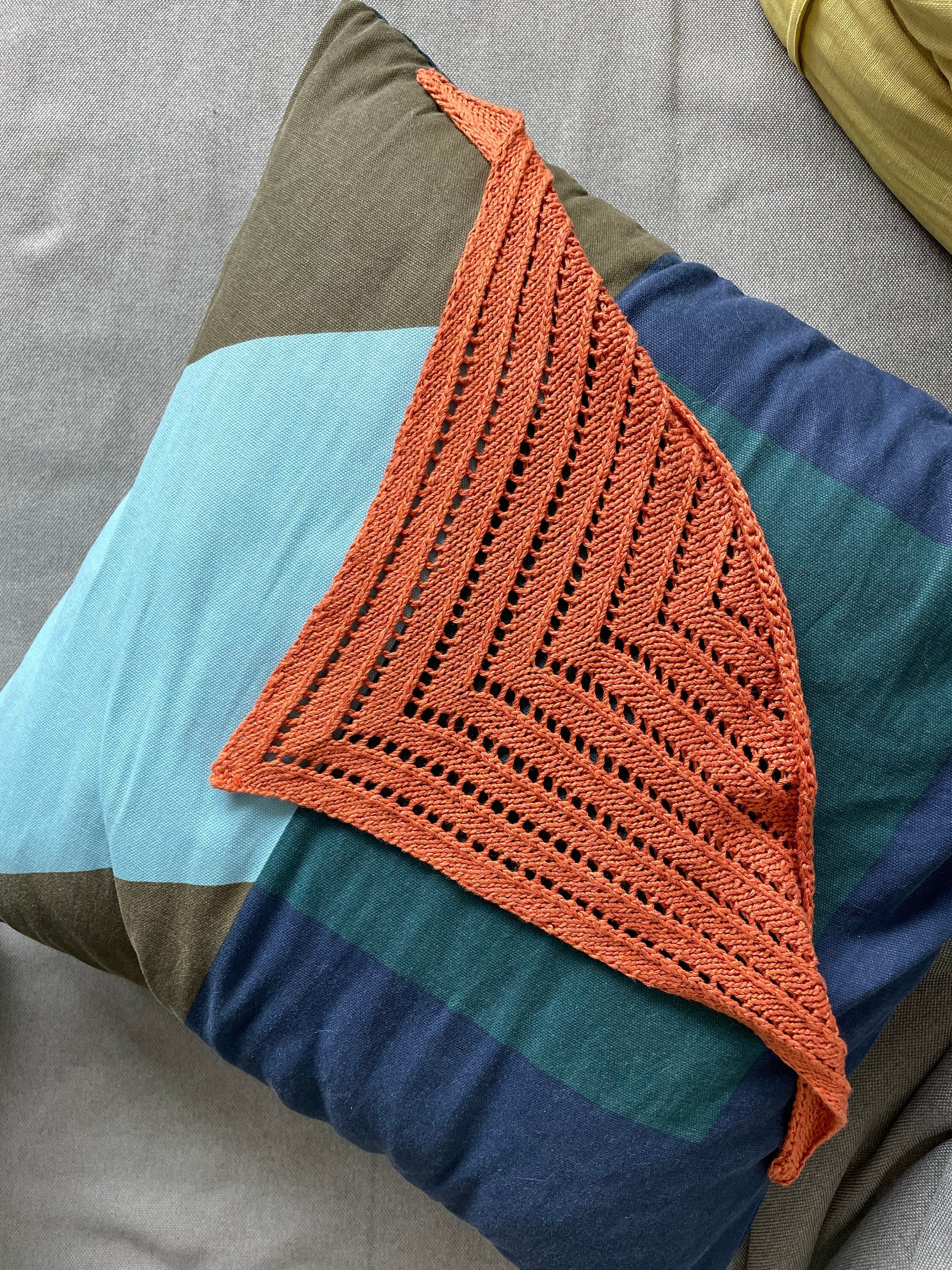 Papartis Lace Triangle Bandana | Knitting Pattern PDF